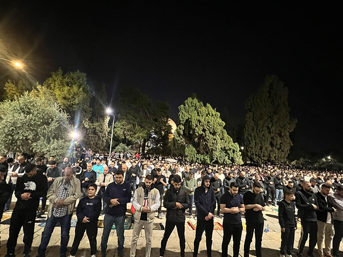 70 ألف مصل أدوا صلاتي العشاء والتراويح في المسجد الأقصى